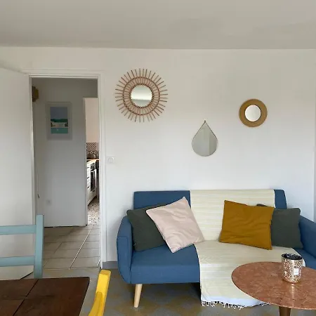 Maison Calme A Un 15min A Pied De La Holiday home