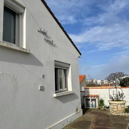 Maison Calme A Un 15min A Pied De La Holiday home *