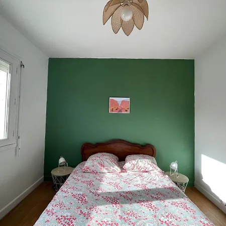 Maison Calme A Un 15min A Pied De La Holiday home