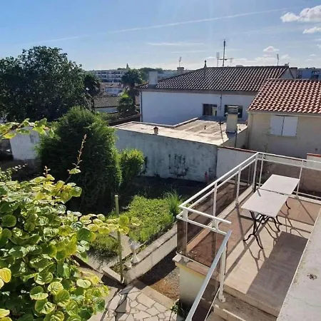 Holiday home Maison Calme A Un 15min A Pied De La *