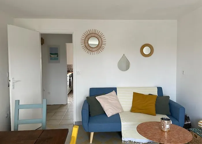 Maison Calme A Un 15min A Pied De La Holiday home