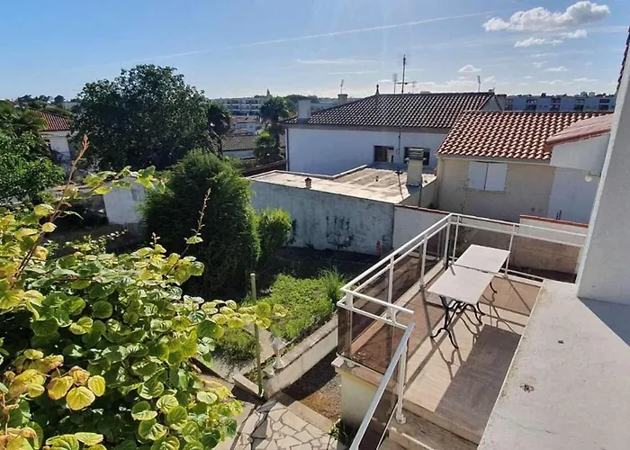 Holiday home Maison Calme A Un 15min A Pied De La *