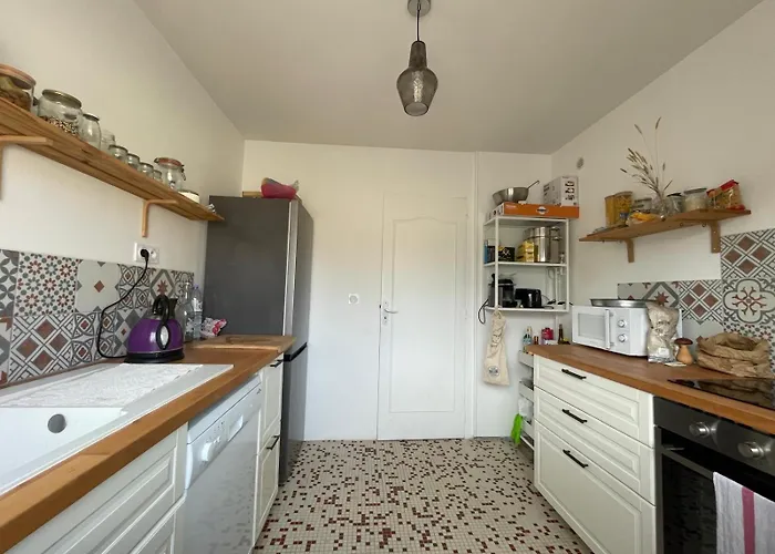 Holiday home Maison Calme A Un 15min A Pied De La